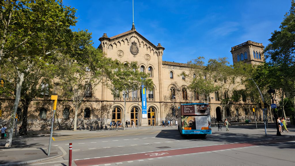 front view of the University of Barcelona campus